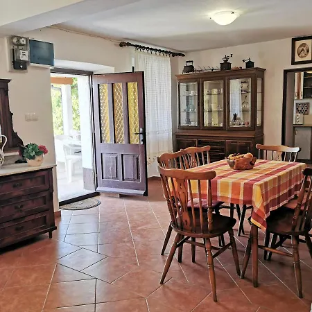 Dina Apartmán