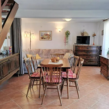 Dina Apartmán *