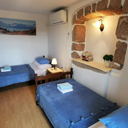 Dina Apartman Cres