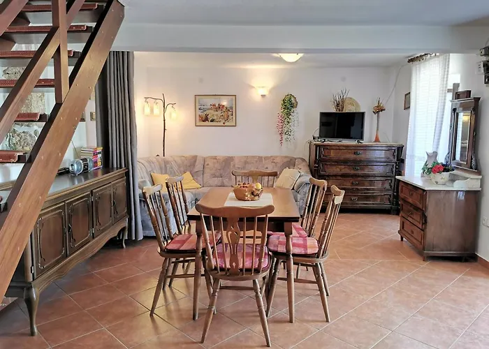 Dina Apartmán *